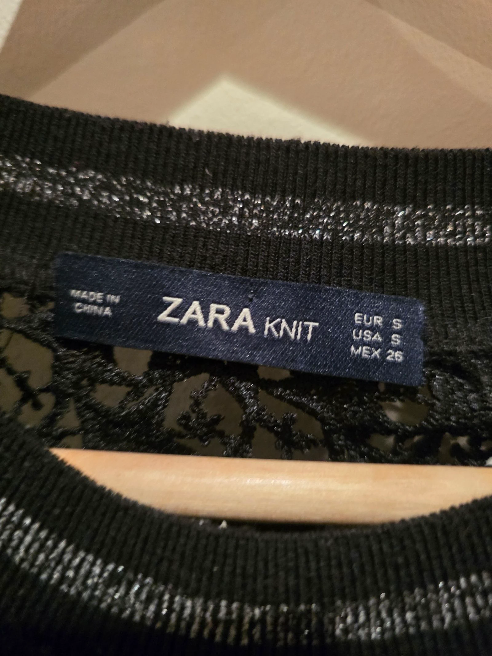 Suéter de tricô preto de Zara Knit - Tamanho S - Com detalhes metalizados (Excelente estado) – photo 6